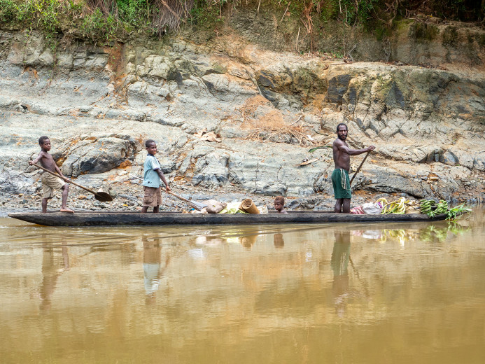 FamilyCanoe_OM68804