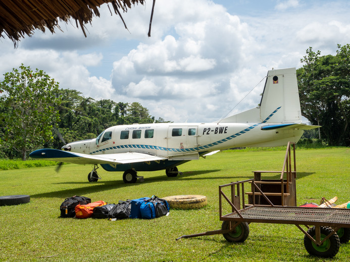 KarawariAirport_OM69755