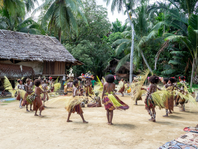 VillageDancers_OM68649