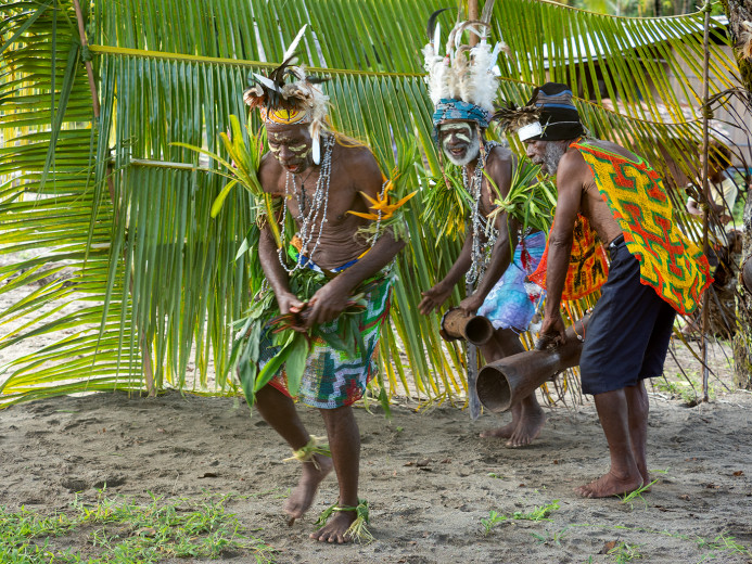 DancerAndDrummers_OM20097
