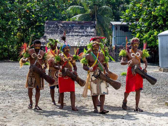 DrummersArriving_OM20514