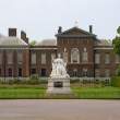 Kensington Palace and Queen Victoria statue
